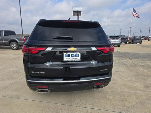 Used 2023 Chevrolet Traverse Premier FWD image 7