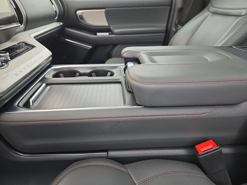 Certified 2025 Ford Expedition Active image 22