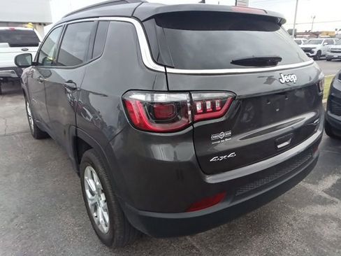 Used 2024 Jeep Compass Latitude AWD/4WD image 4