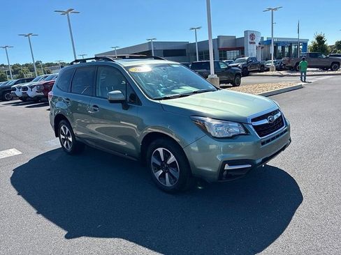 Used 2018 Subaru Forester 2.5i Premium AWD/4WD image 3