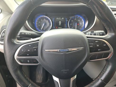 Certified 2017 Chrysler Pacifica Touring-L image 12