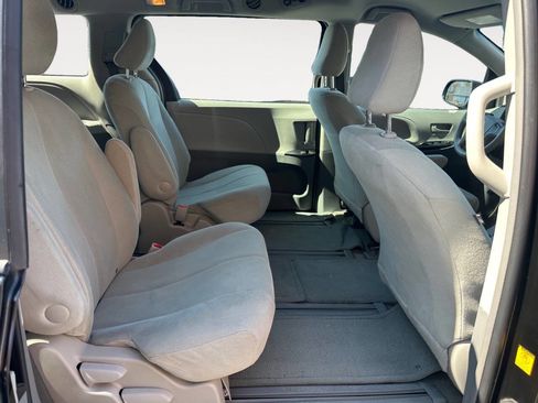 Used 2011 Toyota Sienna image 12