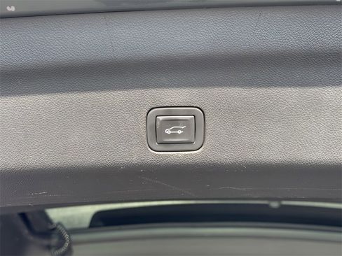 Used 2023 Chevrolet Suburban Premier image 47