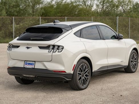 Used 2025 Ford Mustang Mach-E Premium image 7