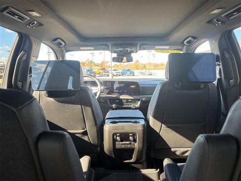 New 2026 Chevrolet Suburban Z71 image 23