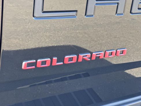 Used 2022 Chevrolet Colorado Z71 image 12