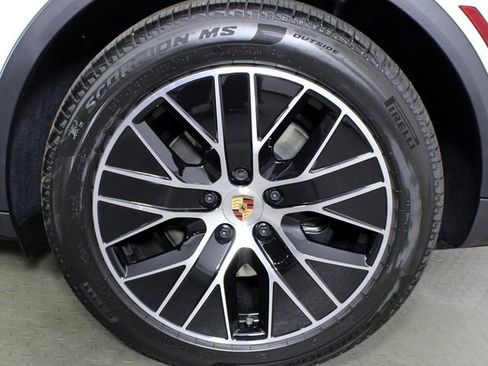 New 2026 Porsche Macan 4 Electric AWD/4WD image 12