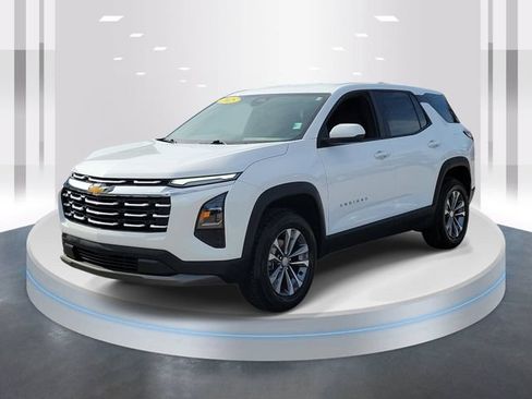Used 2025 Chevrolet Equinox LT AWD/4WD image 3