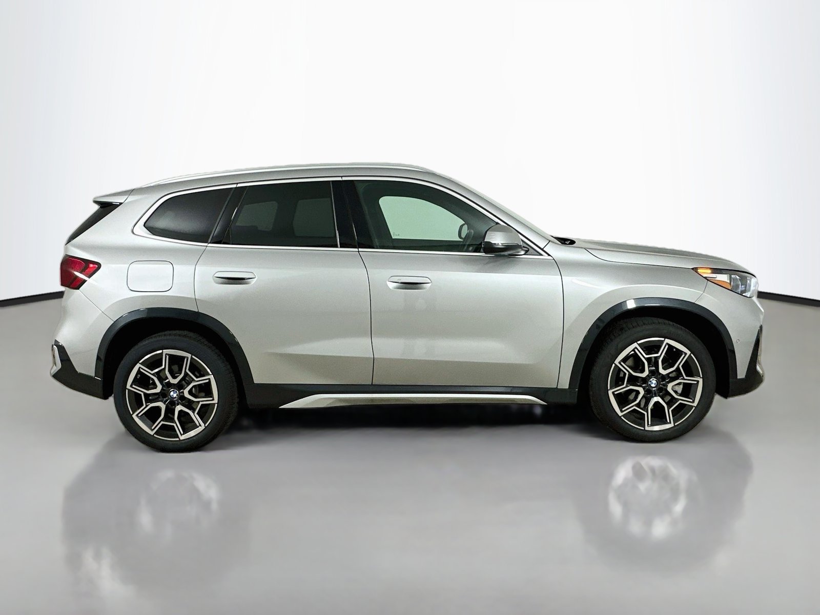 Used 2026 BMW X1 xDrive28i w/ Convenience Package AWD/4WD image 4