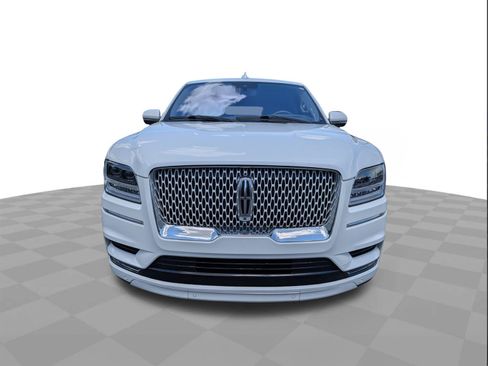 Used 2020 Lincoln Navigator L Reserve w/ Equipment Group 208A Reserve AWD/4WD image 9