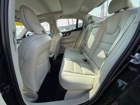 Used 2020 Volvo S60 T6 Momentum w/ Protection Package image 18