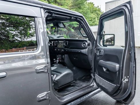 Used 2022 Jeep Wrangler Unlimited Rubicon w/ Dual Top Group AWD/4WD image 18