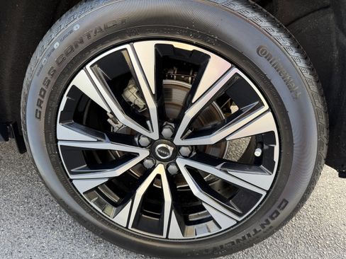 Certified 2023 Volvo XC60 B5 Plus w/ Protection Package Premier image 34