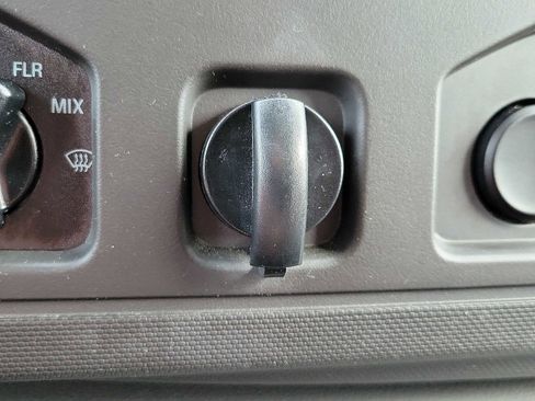 Used 2017 Ford E-350 and Econoline 350 Super Duty w/ Power Windows & Locks Group image 22