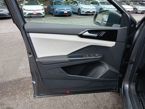 New 2025 Volkswagen Taos S image 10