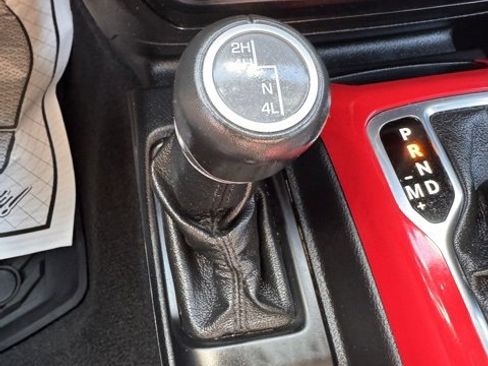 Used 2020 Jeep Wrangler Unlimited Sahara image 19