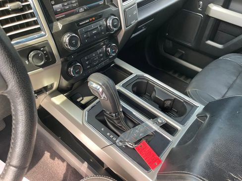 Used 2015 Ford F150 Lariat image 18