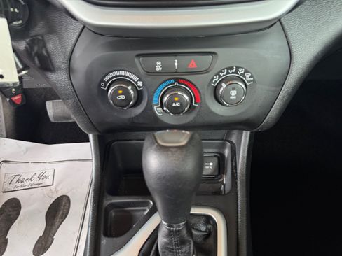 Used 2015 Jeep Cherokee Sport FWD image 21