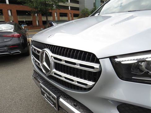 Used 2025 Mercedes-Benz GLE 350 4MATIC w/ Winter Package image 25