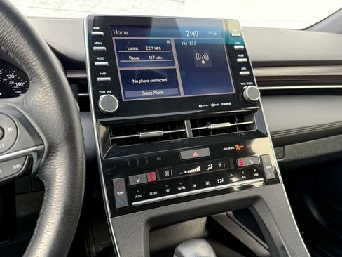 Used 2019 Toyota Avalon XLE image 17