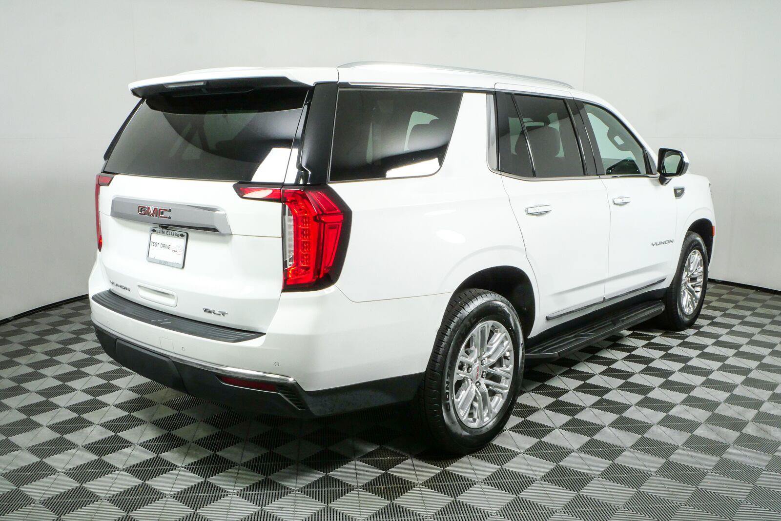 Used 2022 GMC Yukon SLT RWD image 3
