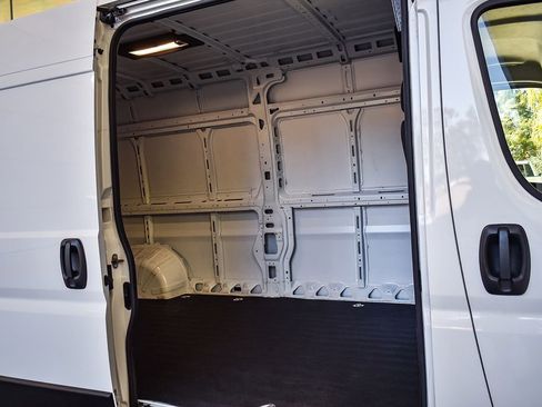 Used 2025 RAM ProMaster 2500 w/ Convenience Group image 23