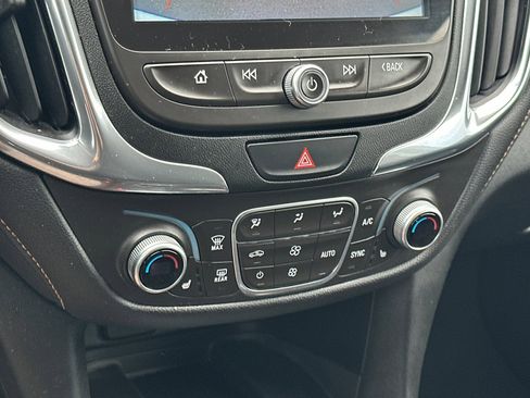 Used 2018 Chevrolet Equinox Premier image 21