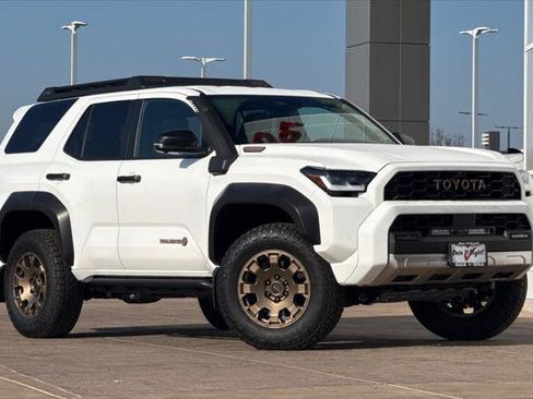 Certified 2025 Toyota 4Runner 4WD image 2