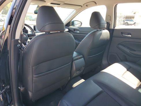 Used 2021 Nissan Altima 2.5 SR image 12