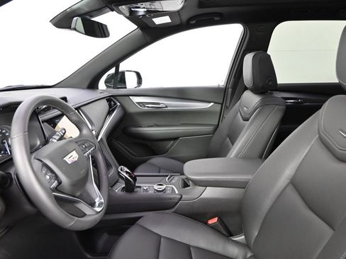 New 2025 Cadillac XT6 Luxury image 13