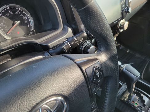 Certified 2020 Toyota 4Runner TRD Off-Road Premium w/ Moonroof Package image 29