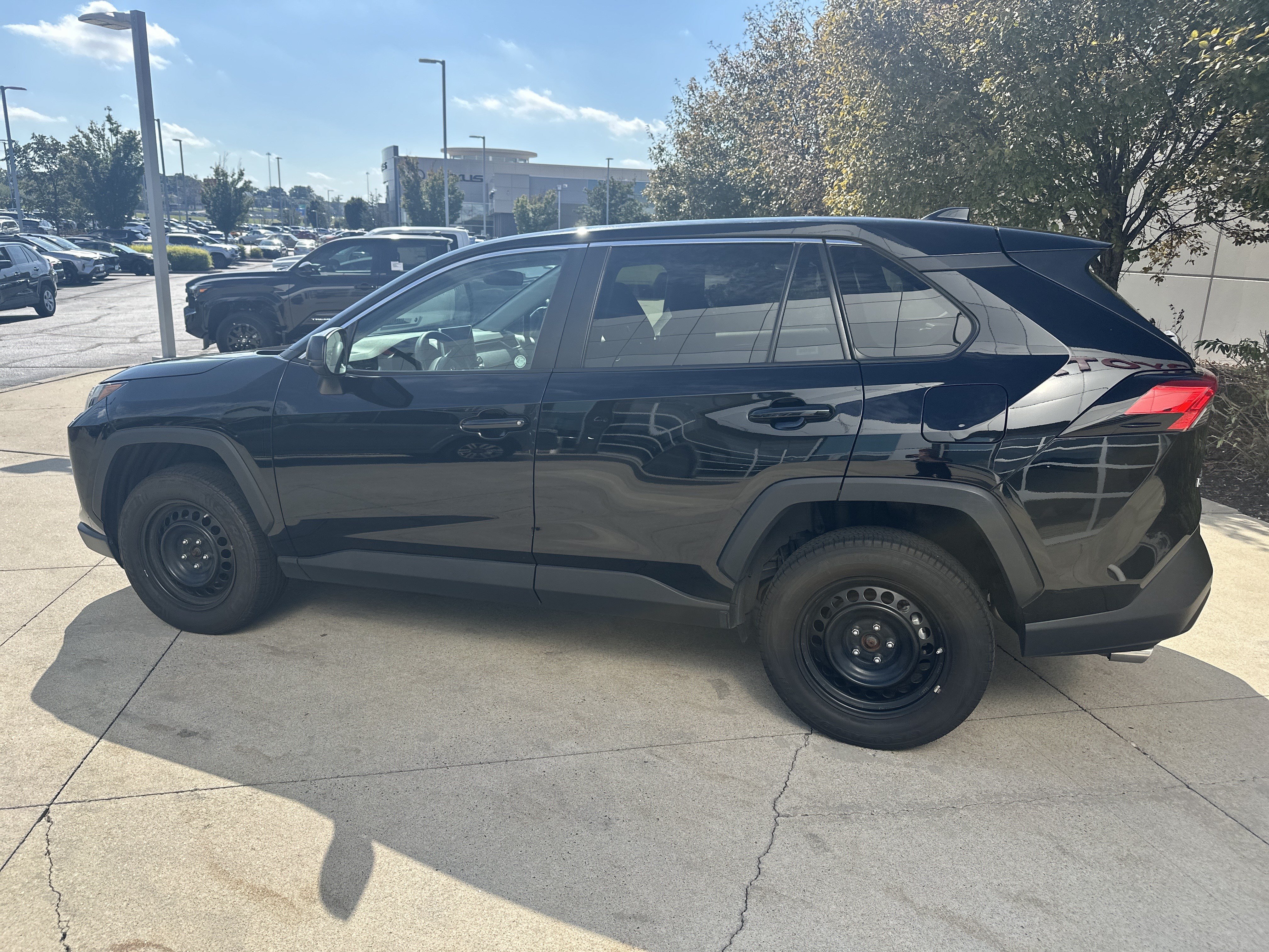 Used 2024 Toyota RAV4 LE AWD/4WD image 11