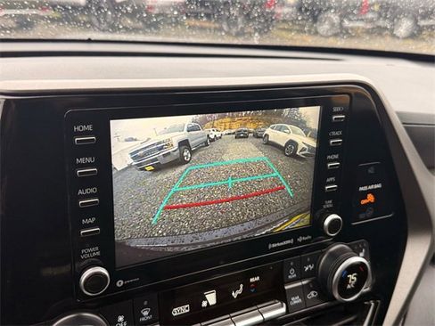Used 2021 Toyota Highlander XLE image 21