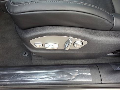 New 2026 Porsche Macan image 24