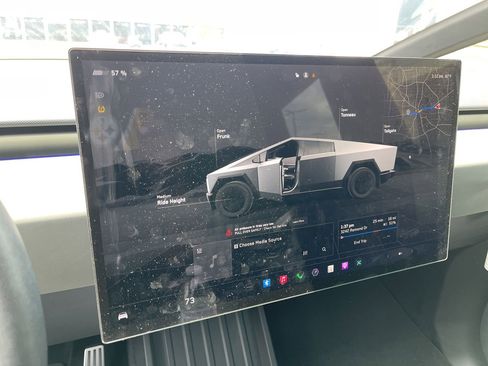 Used 2025 Tesla Cybertruck AWD Crew Cab image 3