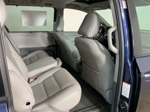 Used 2020 Toyota Sienna XLE FWD image 39