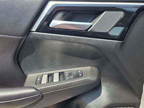 New 2025 Mitsubishi Outlander SE image 16