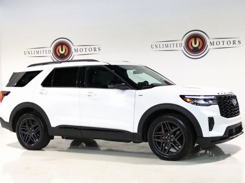 Used 2025 Ford Explorer ST-Line w/ Premium Package image 6