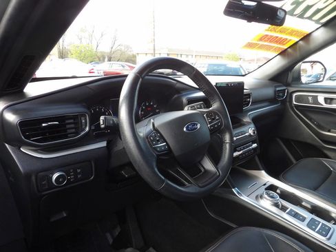 Used 2020 Ford Explorer XLT w/ Equipment Group 202A image 6