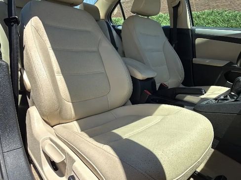 Used 2013 Volkswagen Jetta SE FWD image 23