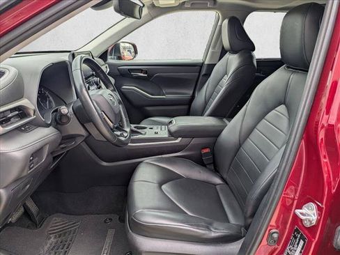 Used 2020 Toyota Highlander XLE FWD image 17