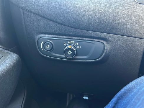 Used 2023 Chevrolet Equinox LT w/ Driver Convenience Package image 19