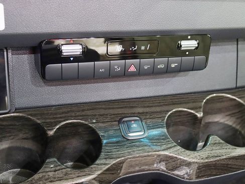Used 2024 Mercedes-Benz Sprinter 3500 image 23