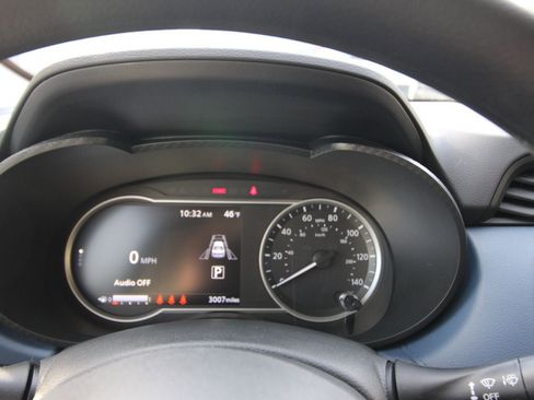 Used 2025 Nissan Versa SV w/ Trunk Package image 14