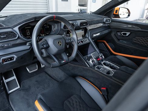 Used 2023 Lamborghini Urus Performante image 8