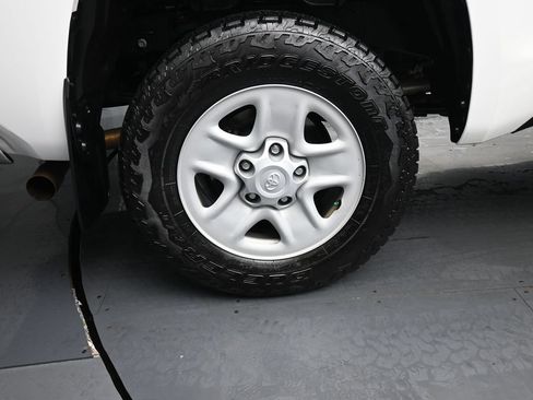 Used 2021 Toyota Tundra SR5 w/ SR5 Upgrade Package AWD/4WD image 10