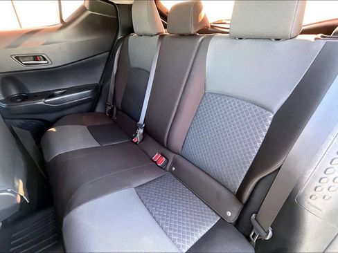 Used 2020 Toyota C-HR LE image 19