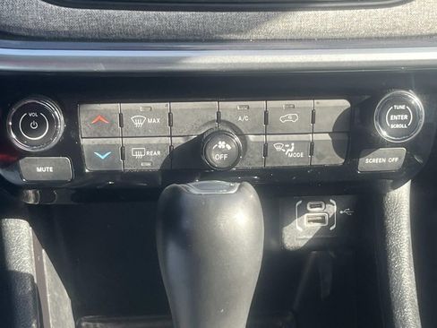 Used 2024 Jeep Compass Latitude image 24