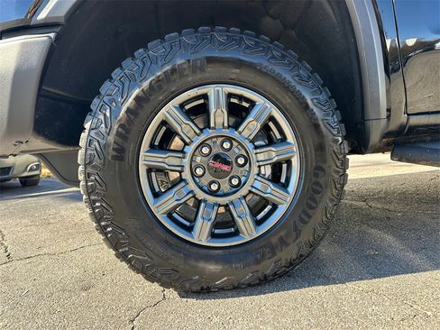 Used 2025 GMC Sierra 1500 AT4X image 12