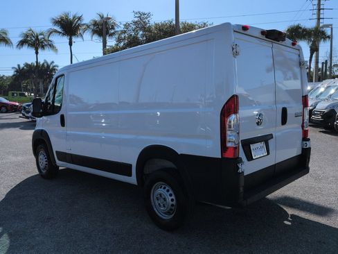 Used 2025 RAM ProMaster 2500 w/ Convenience Group FWD image 7
